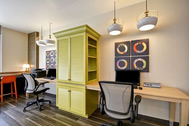 Business Center 36 of 36