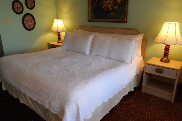 Room 33 of 47