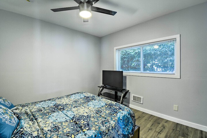 Lakefront Bremerton Vacation Rental w / Deck!