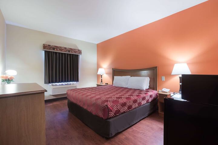 Room 26 of 38