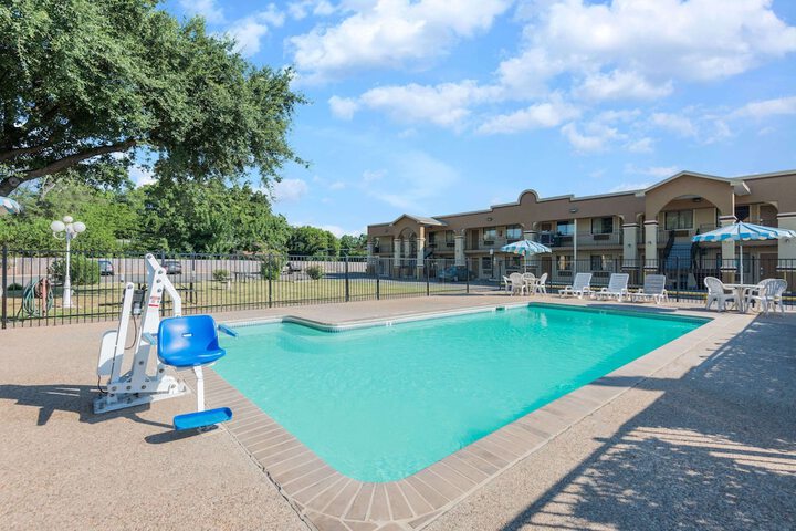 Pool 5 of 14