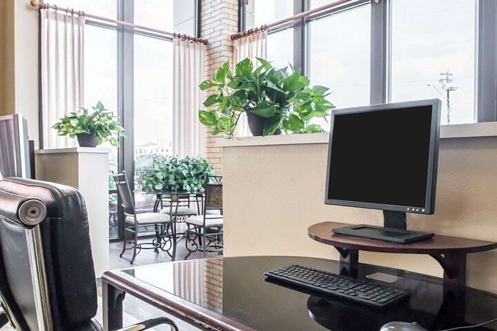 Business Center 34 of 35