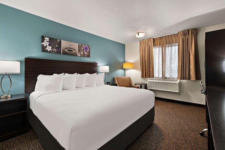 Room 42 of 77