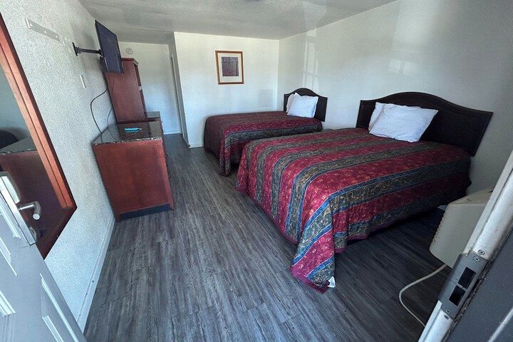 Room 52 of 65