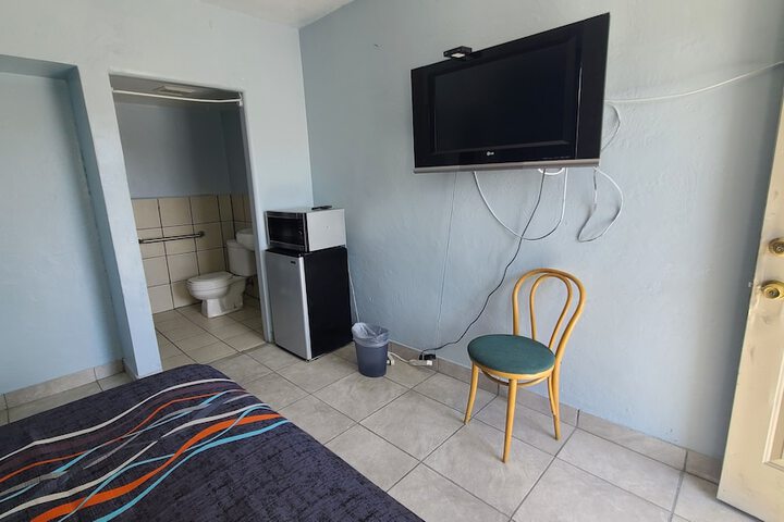 Room 4 of 12