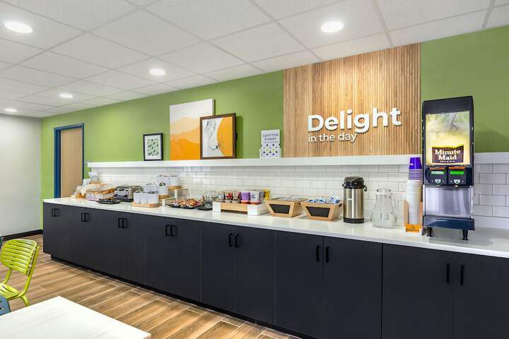 Breakfast/Coffee Service 25 of 27