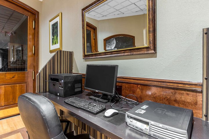 Business Center 25 of 25
