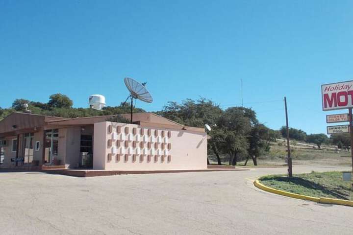 Holiday Host Motel