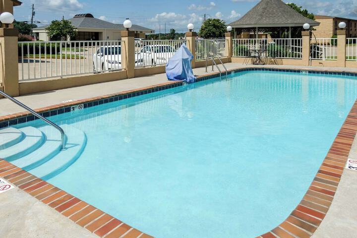 Pool 8 of 51