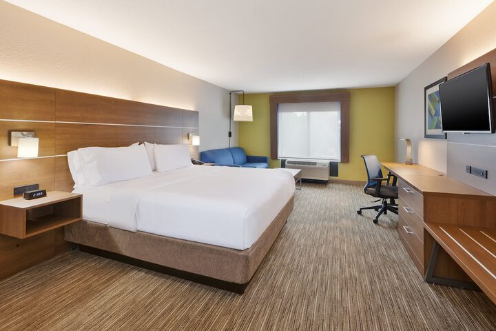 Room 13 of 34