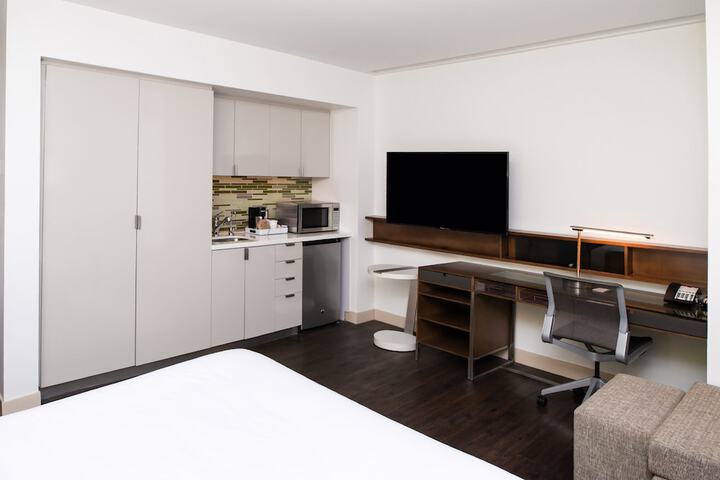 Room 18 of 38