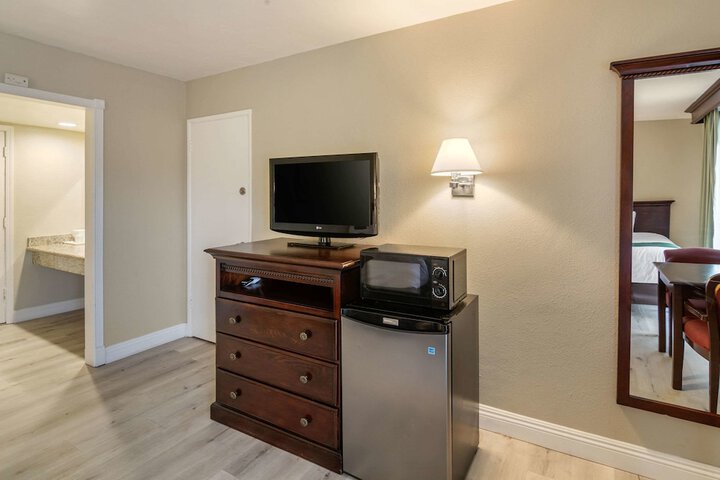 Room 26 of 35