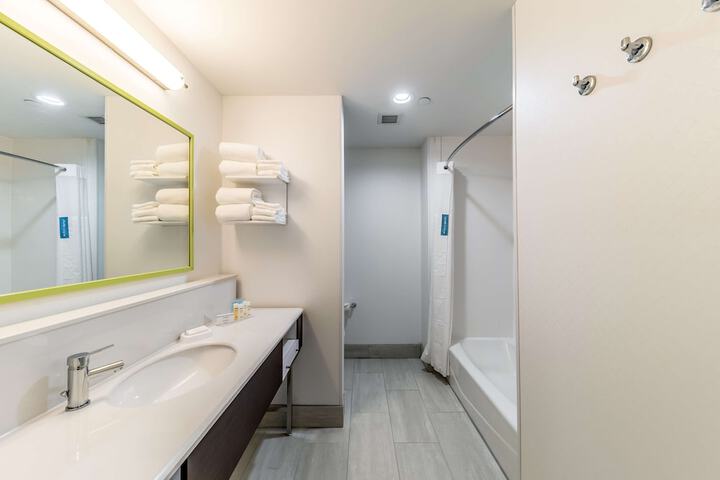 Room 8 of 28