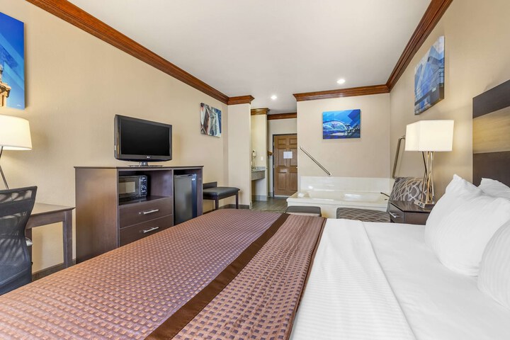 Room 10 of 35