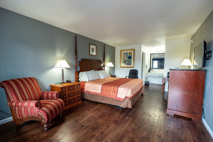 Room 9 of 40