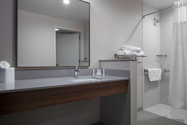 Room 11 of 28