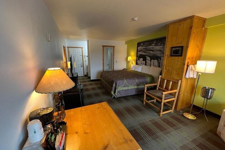 Room 17 of 28