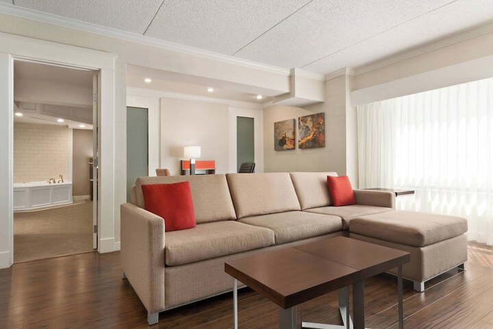 Room 15 of 48