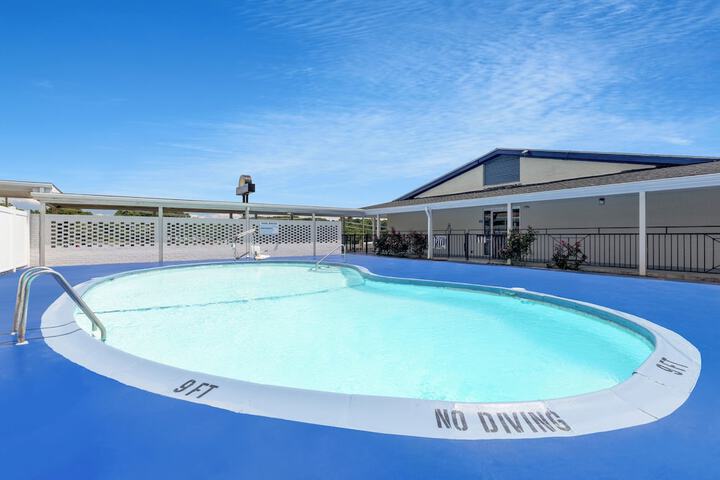 Pool 6 of 17