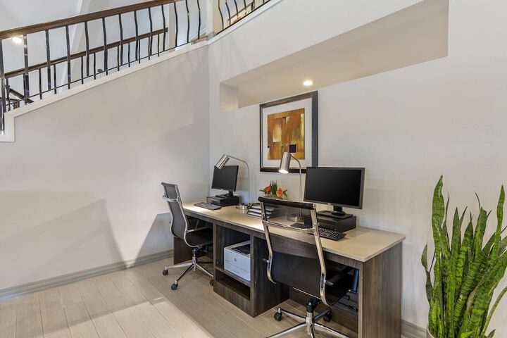 Business Center 44 of 44