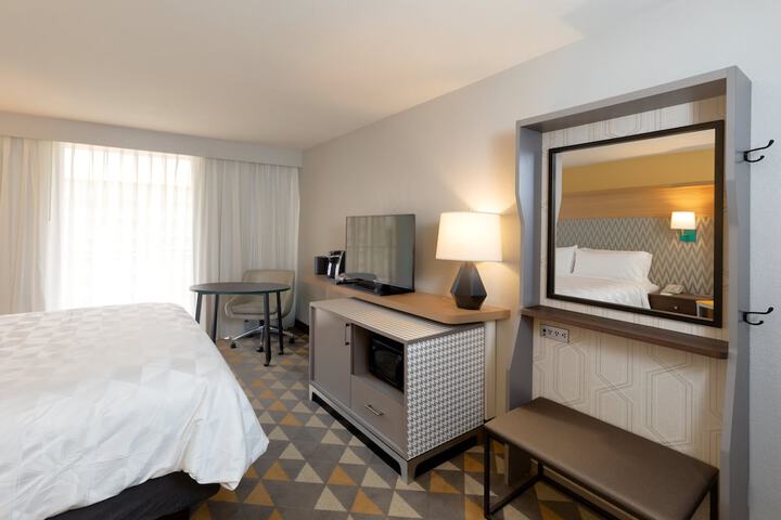 Room 83 of 149