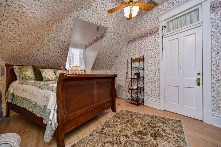 Room 44 of 78