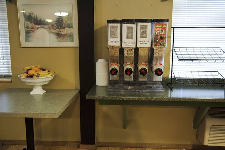 Breakfast/Coffee Service 23 of 28