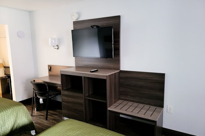 Room 4 of 7