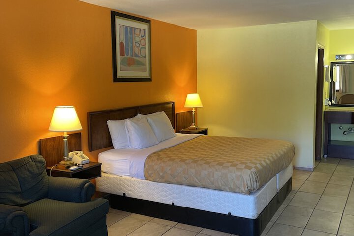 Room 9 of 12