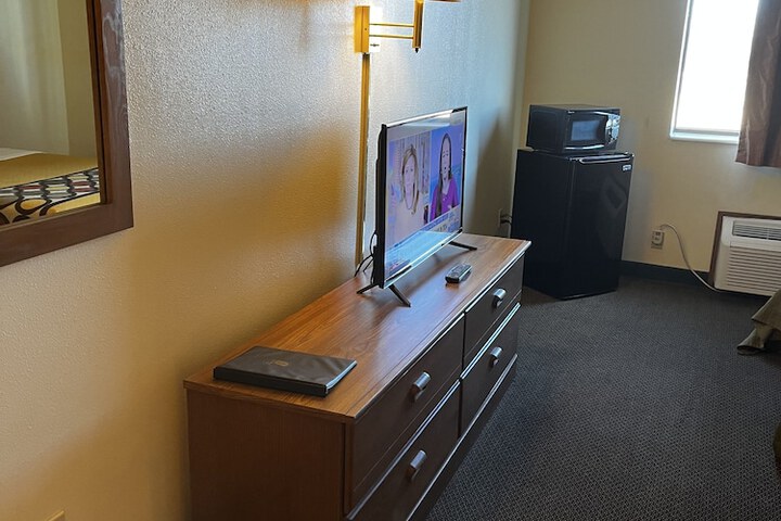 Room 8 of 24