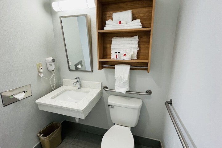 Room 8 of 24