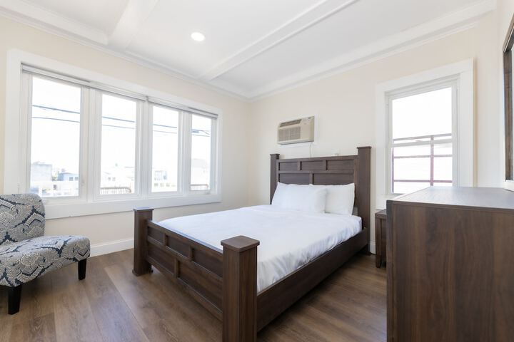 Room 32 of 70