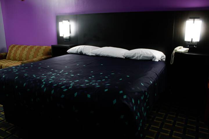 Room 6 of 30