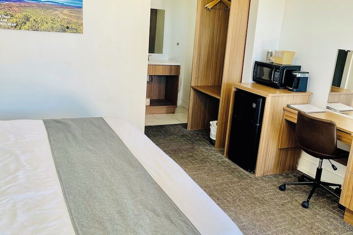 Blue Sage Inn & Suites