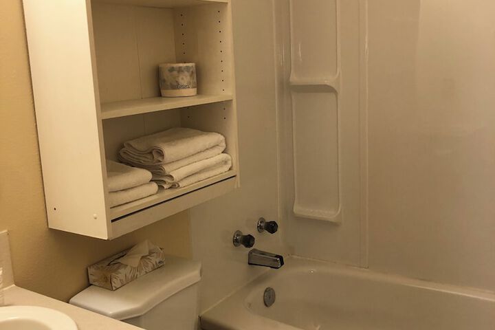 Room 13 of 33