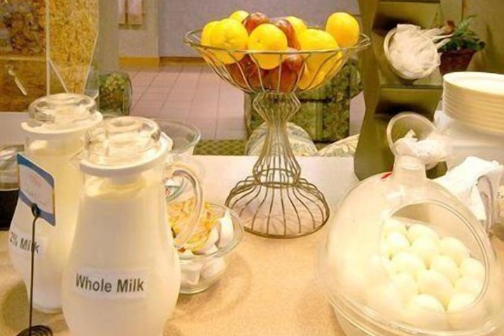 Breakfast/Coffee Service 20 of 24