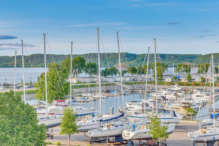 1 Block to Lake City Marina: Condo w / Rooftop Deck