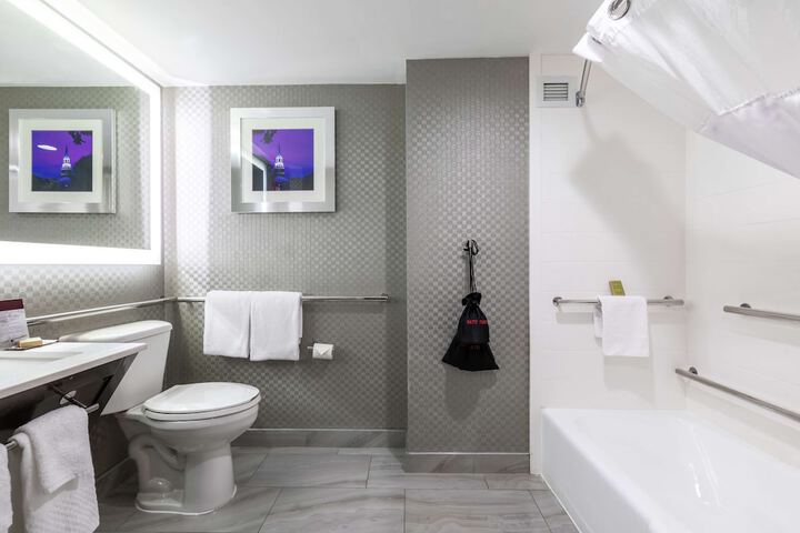 DoubleTree by Hilton Winston Salem - University