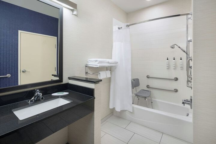 Fairfield Inn & Suites Bowling Green