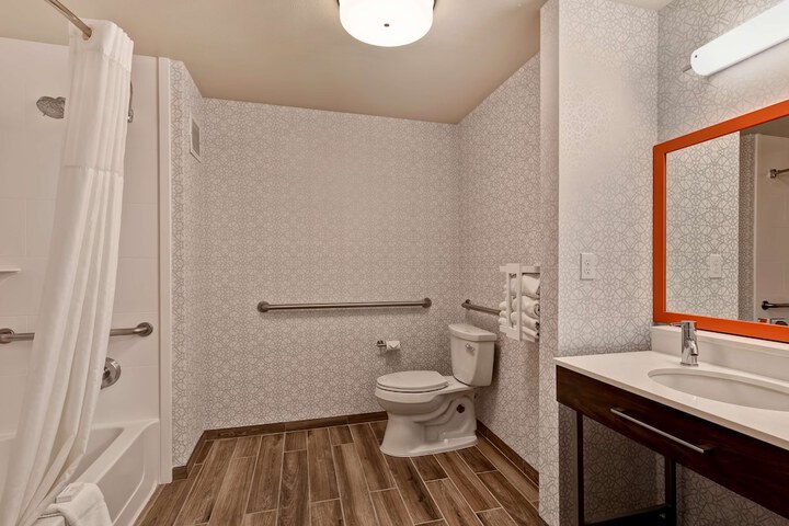Room 20 of 33