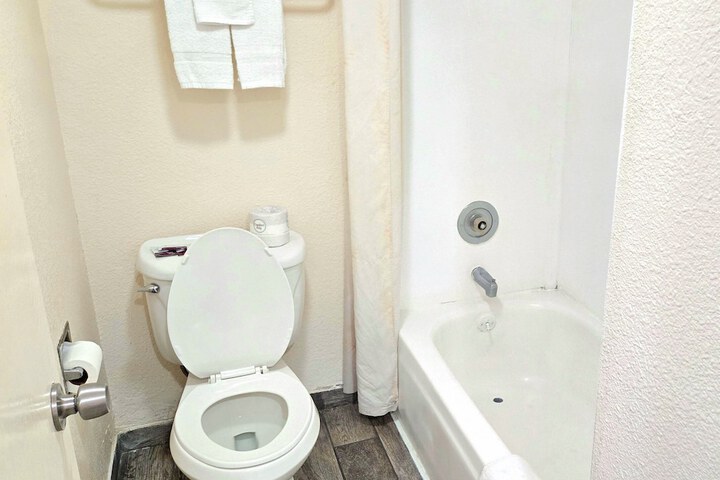 Room 33 of 36