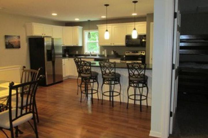 Beulah Land Guest House w / King Bed & Jacuzzi Tub