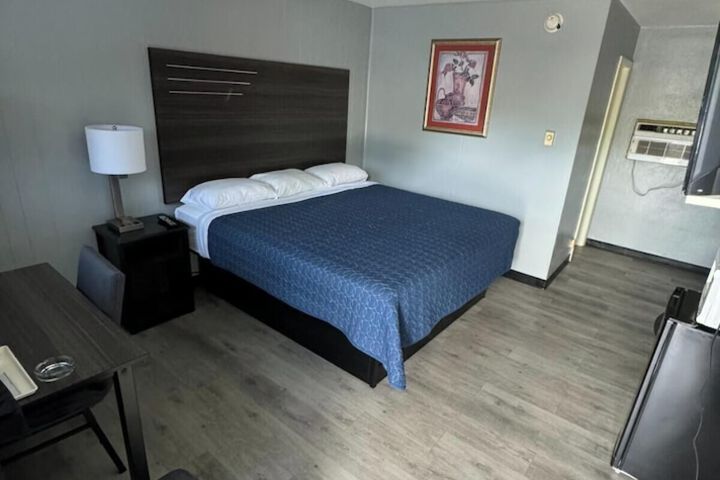 Acorn Motel