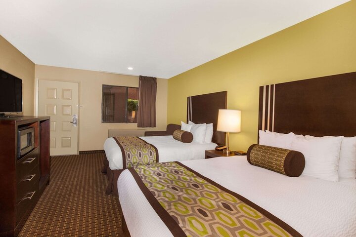 Room 5 of 15