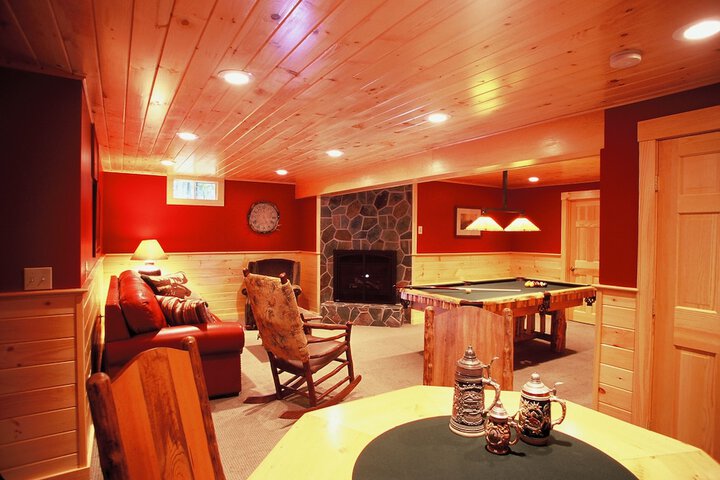 Upscale Fryeburg Cabin: Hot Tub + Billiards Table!