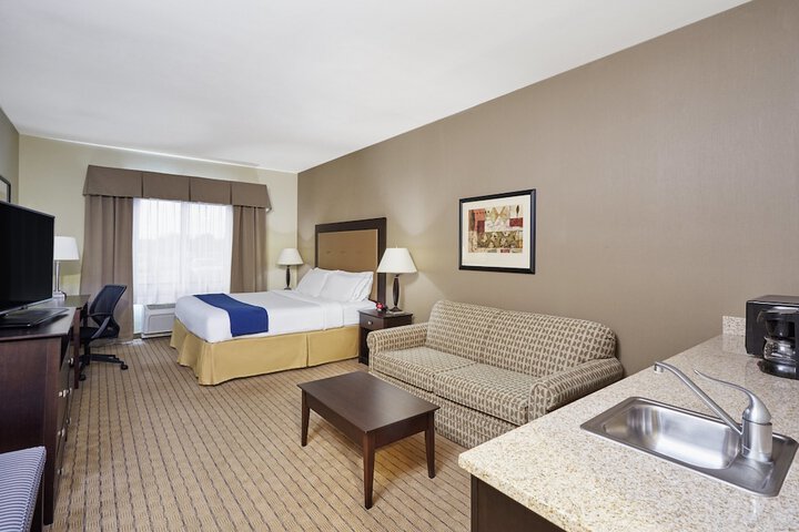 Room 35 of 60