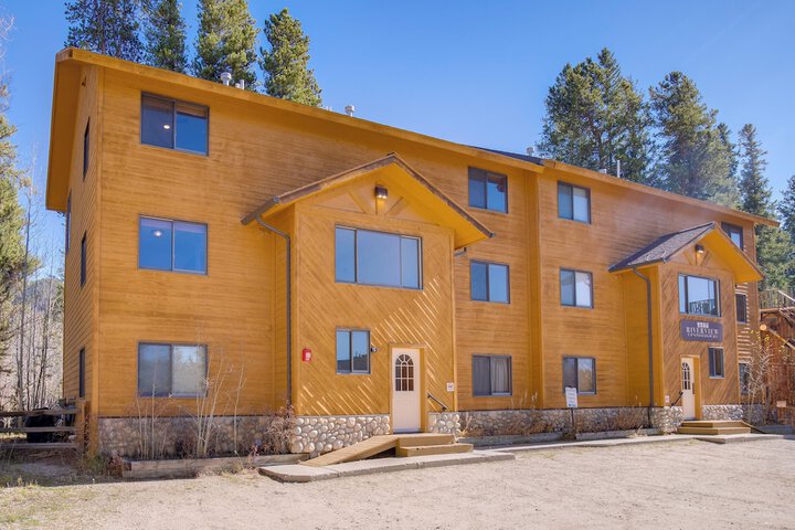 Steps to Grand Lake: the Innlet Condo!