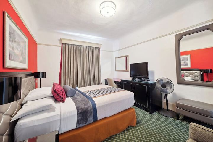 Room 43 of 68