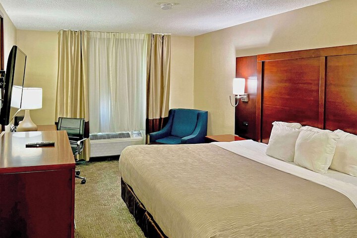 Room 7 of 11