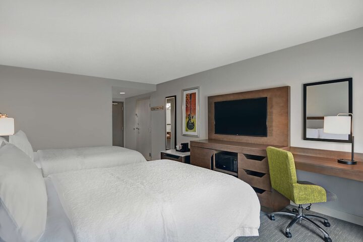 Room 25 of 48